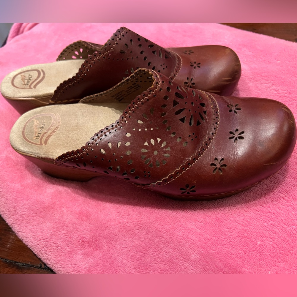 Dansko brown flower cut mules size 39 (US 8.5)